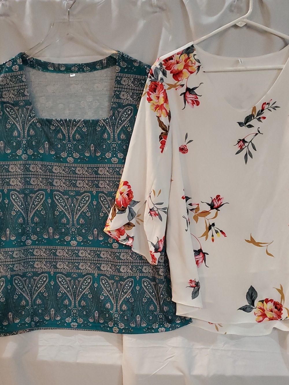 Womens Blouses Size XL Lot Of 2 White Floral Green